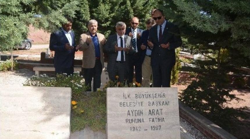 Aydın Arat Kabri Başında Anıldı