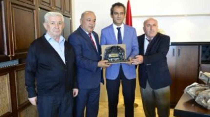 Şehit Aileleri Derneği&rsquo;nden Rekt&ouml;r Mahmut &Ouml;zer&rsquo;e Anlamlı Ziyaret