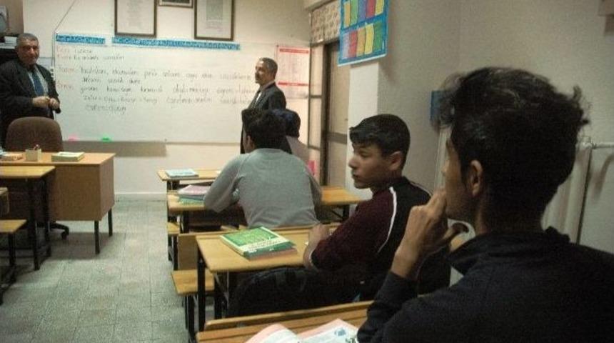 Yabancı Uyruklu &Ouml;ğrencilere T&uuml;rk&ccedil;e Eğitimi