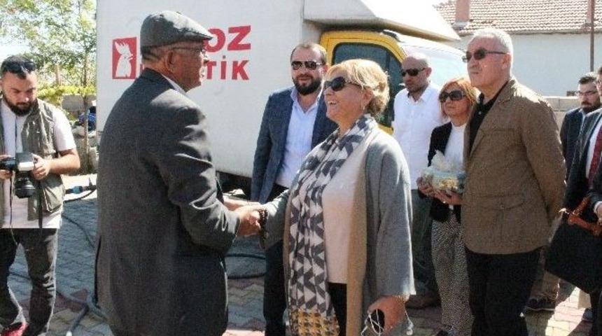 Melik G&ouml;k&ccedil;ek&rsquo;in Eşi Nevin G&ouml;k&ccedil;ek &Ouml;mer Halisdemir&rsquo;in Mezarını Ziyaret Etti