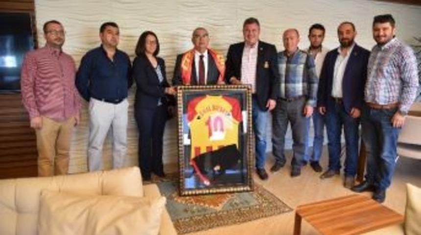 &Ccedil;orluspor 1947&rsquo;den Başkan Baysan&rsquo;a 10 Numara Hediye