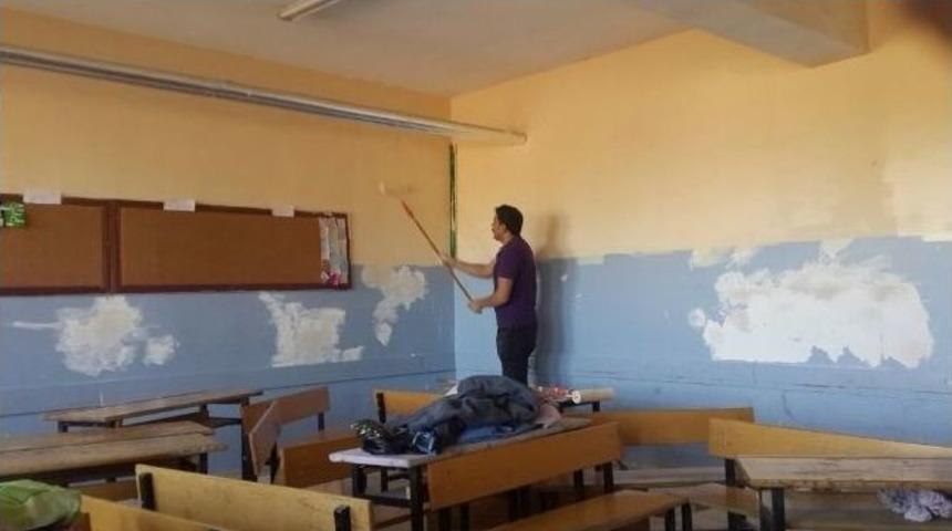 Fedakar &Ouml;ğretmenler Okullarını Boyadı