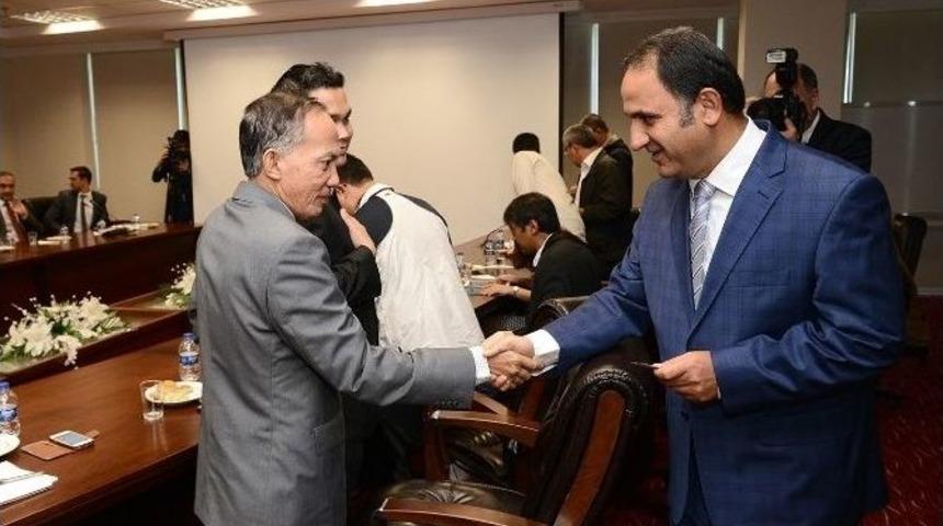 G&uuml;neydoğu Asyalı Gazetecilere Fet&ouml; Uyarısı