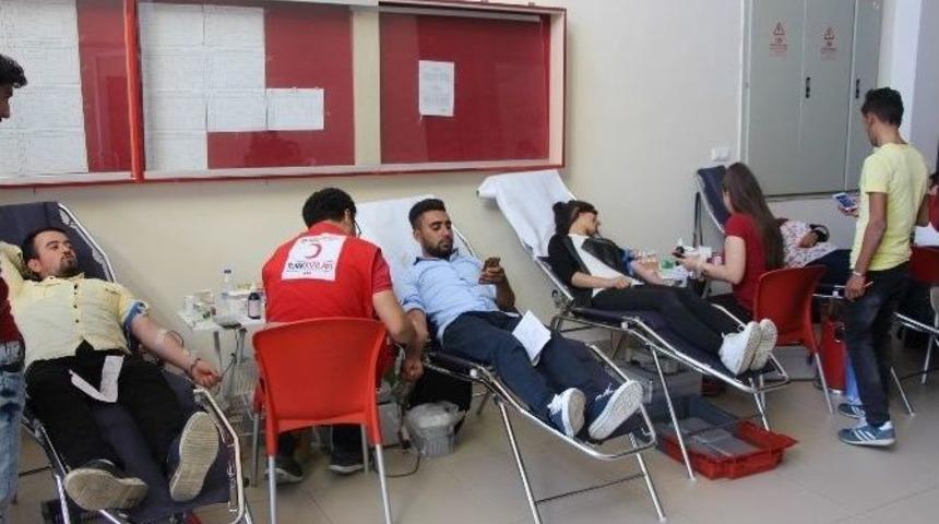 Kahta Meslek Y&uuml;ksekokulu&rsquo;nda Kan Bağışına Yoğun İlgi