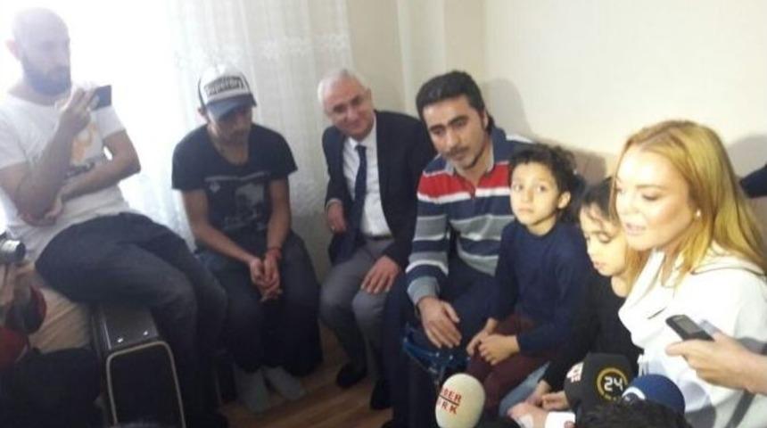 Ünlü Hollywood Yıldızı Linsay Lohan’ndan Suriyeli Aileye Ziyaret