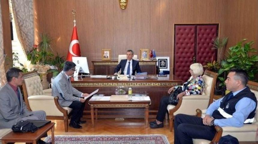 Vali S&uuml;leyman Elban&rsquo;a Hayvanları Koruma G&uuml;n&uuml; Ziyareti