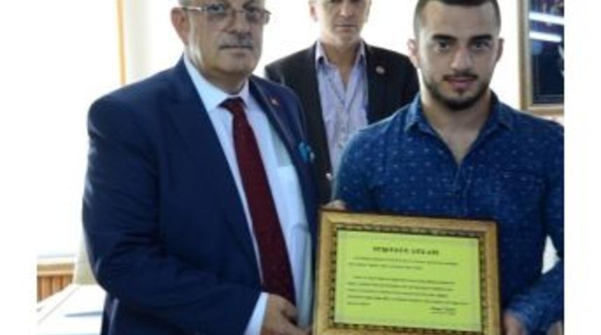 Dünya Şampiyonu Uslu’ya Teşekkür Beratı