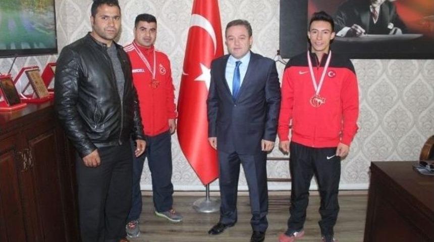 Ağrılı Milli Haltercilerden İki Madalya