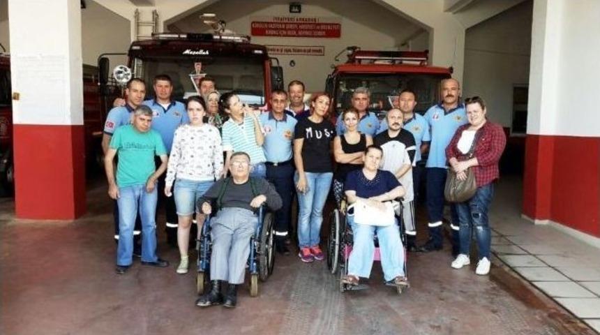 Ayvalık&rsquo;ta İtfaiye Ekiplerine Engelli Jesti