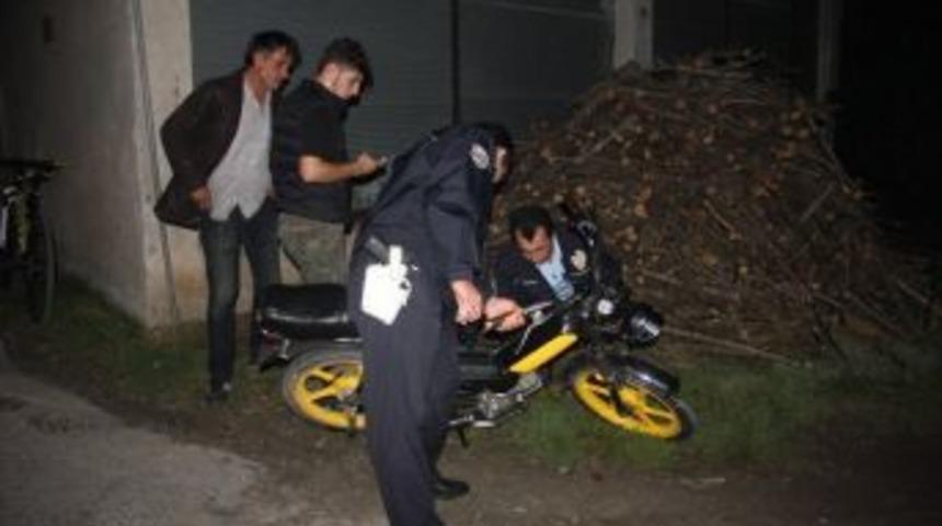 Parkta &Ccedil;ocuğa &Ccedil;arpıp Ka&ccedil;an Motosiklet S&uuml;r&uuml;c&uuml;s&uuml; Yakalandı