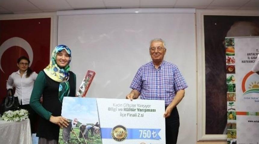 Kaş&rsquo;ta Kadın &Ccedil;ift&ccedil;iler Yarıştı