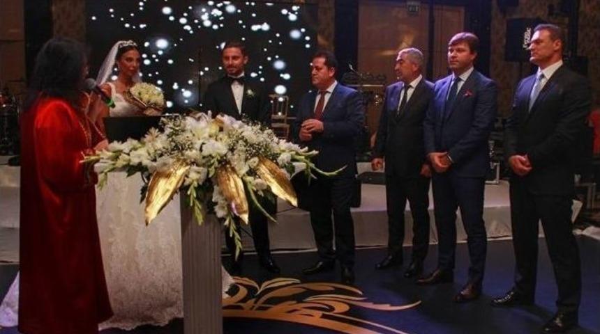 Kaan Kanak D&uuml;nya Evine Girdi