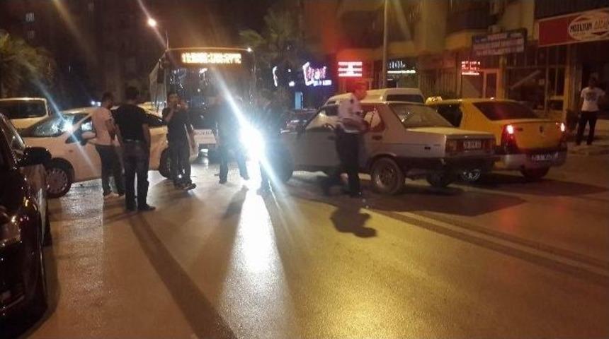 Kazada Yolun Kapanmasına Sinirlenen S&uuml;r&uuml;c&uuml; Havaya Ateş Etti