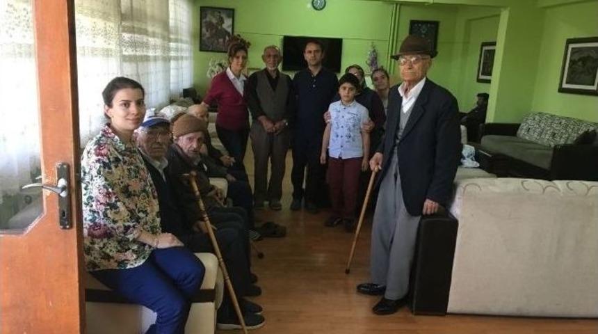 Vali Aktaş Huzurevini Ziyaret Etti