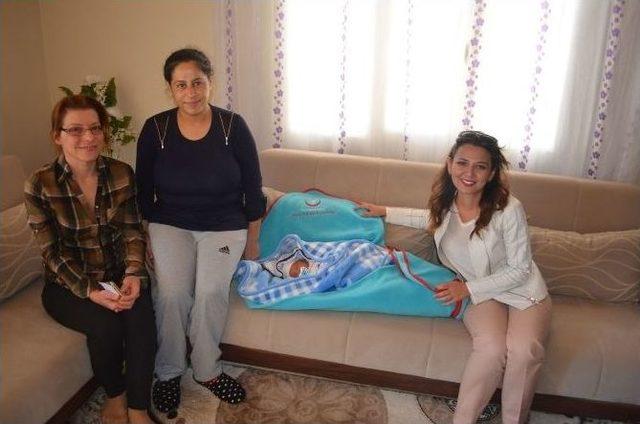 Doğum Yapan Anneler Evlerinde Ziyaret Edildi 1