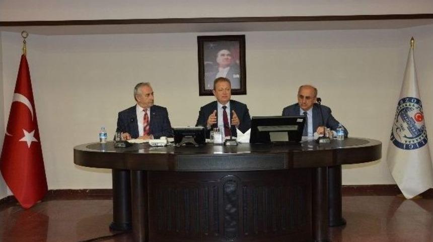 Vali Yavuz Okullar Ve &Ccedil;evresinin G&uuml;venliği İ&ccedil;in Toplantı Yaptı