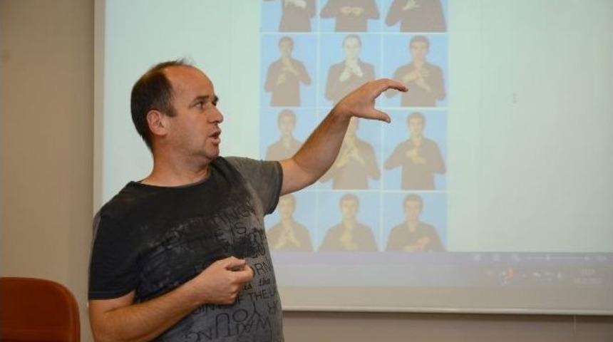Anadolu &Uuml;niversitesi&rsquo;nde &lsquo;işaret Dili Eğitimi&rsquo;