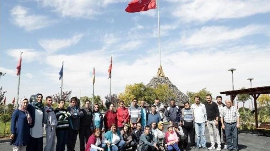 &rsquo;&ouml;zel İnsanlar&rsquo;dan 15 Temmuz Şehitlerine Dua