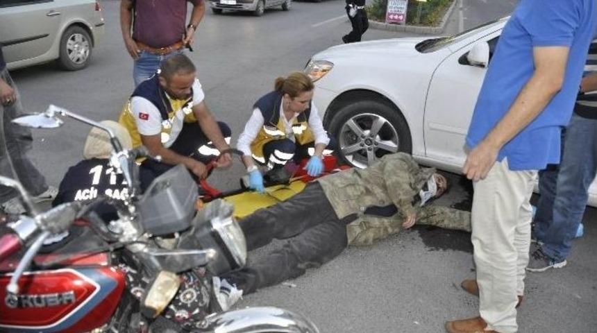 Motosikletle Otomobil &Ccedil;arpıştı: 1 Yaralı