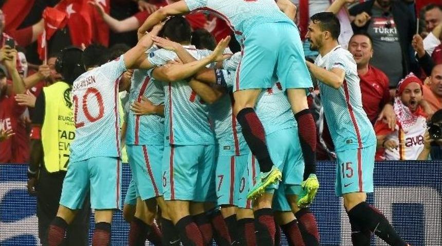 A Milli Takım, Kritik Virajdan Kayıpsız Ge&ccedil;mek İstiyor