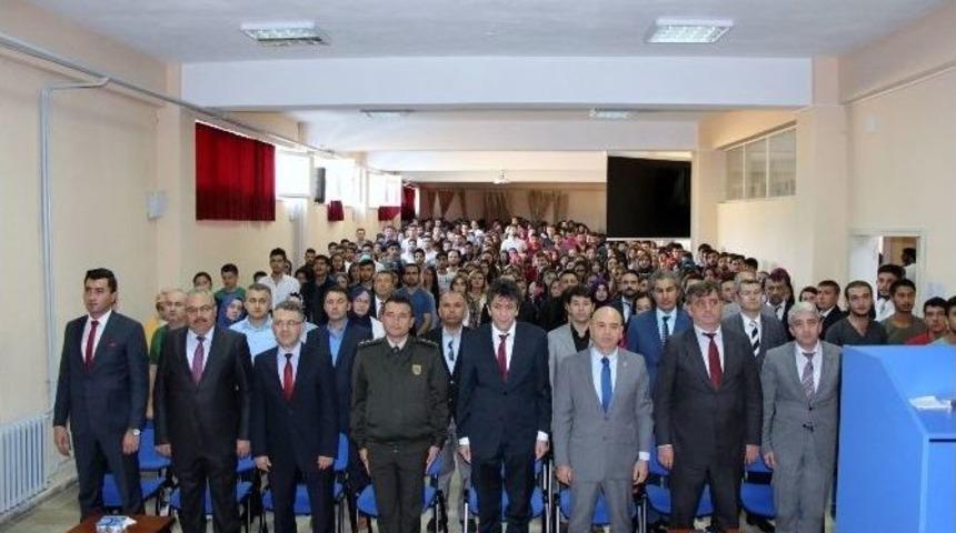 Gediz Meslek Y&uuml;ksekokulu&rsquo;nda &lsquo;15 Temmuz Milli İrade Destanı&rsquo; Konulu Fotoğraf Sergisi D&uuml;zenlendi