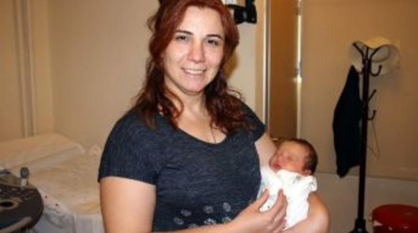 Dr. Pınar Temir 11 Yıllık Bebek &Ouml;zlemine &Ccedil;are Oldu