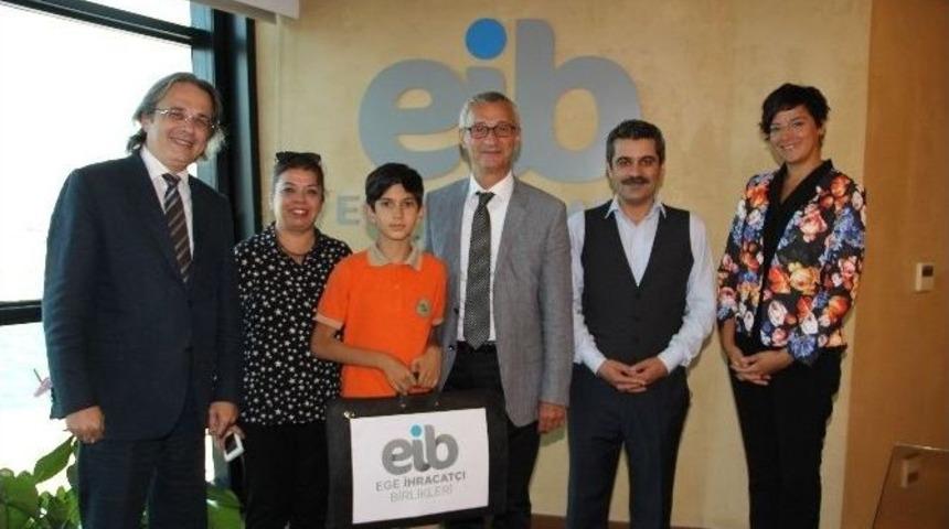 K&uuml;&ccedil;&uuml;k Ressama Şampiyonluktaki İlk &Ouml;d&uuml;l Eib Başkanı &Uuml;nl&uuml;t&uuml;rk&rsquo;ten