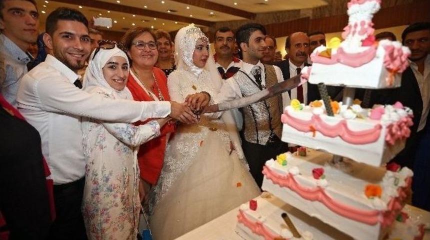 49 &Ccedil;ift 90. Yılda Evlendi