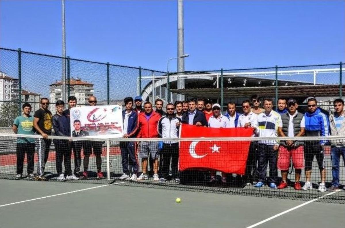 Şehit &Ouml;mer Halisdemir Tenis Turnuvası Tamamlandı