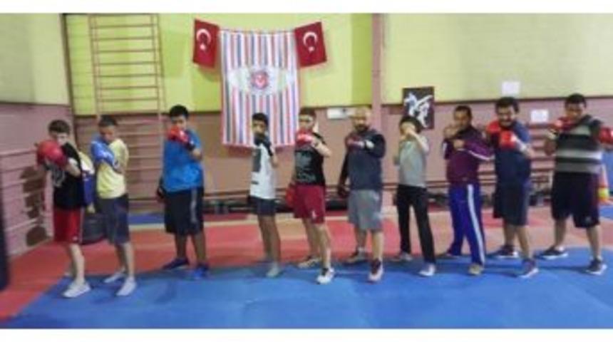 Demir Yumruklar Ringleri Sarsmaya Hazırlanıyor