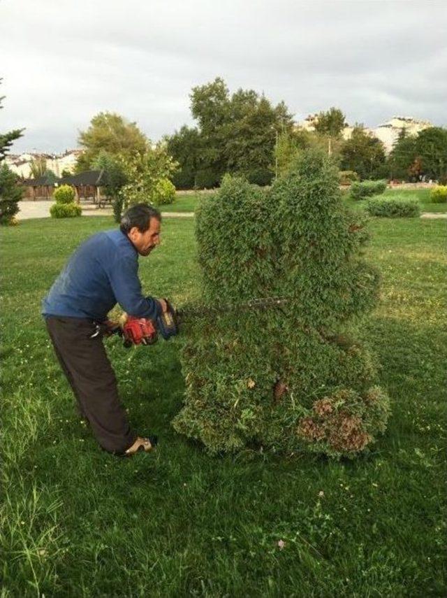 Beyşehir’de Park Ve Yeşil Alanlarda Çalışmalar Sürüyor