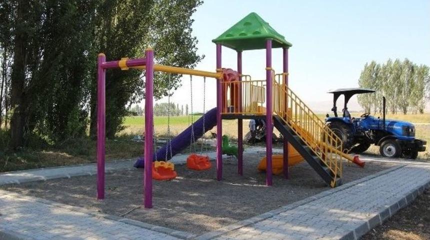 Aziziye Belediyesi K&ouml;y &Ccedil;ocuklarının Y&uuml;z&uuml;n&uuml; G&uuml;ld&uuml;rd&uuml;