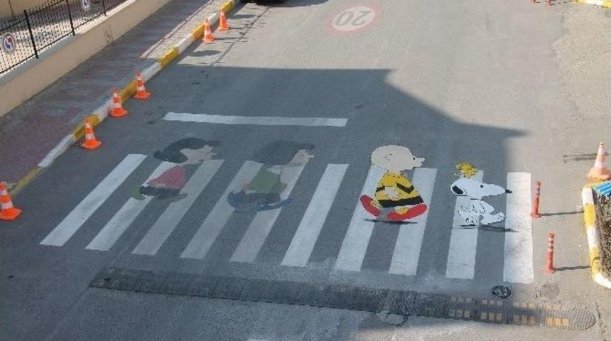 &Uuml;&ccedil; Boyutlu Yaya Ge&ccedil;idi &Ccedil;izimleri &Ccedil;ocukların Dikkatini &Ccedil;ekmeyi Ama&ccedil;lıyor