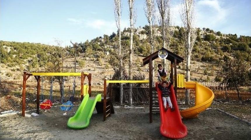 Erdemli Belediyesi&rsquo;nden Mahallelere Park M&uuml;jdesi