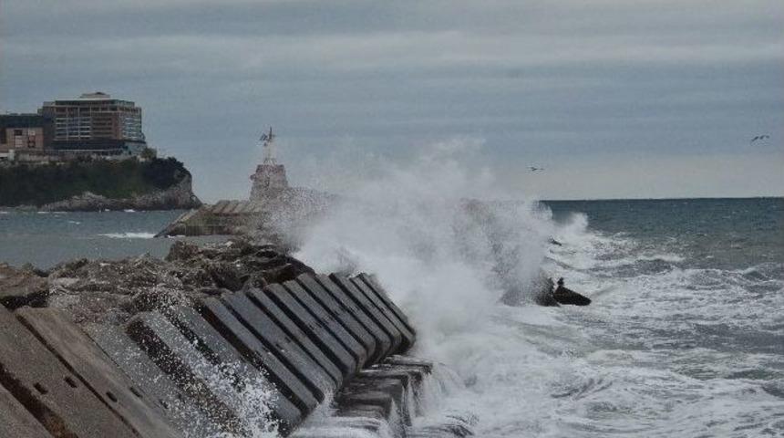 Zonguldak&rsquo;ta Dalga Boyu 5 Metreyi Aştı