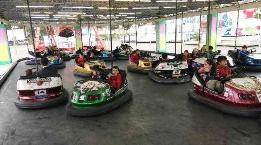 &Ccedil;ekmek&ouml;yl&uuml; &Ccedil;ocukların Lunapark Keyfi