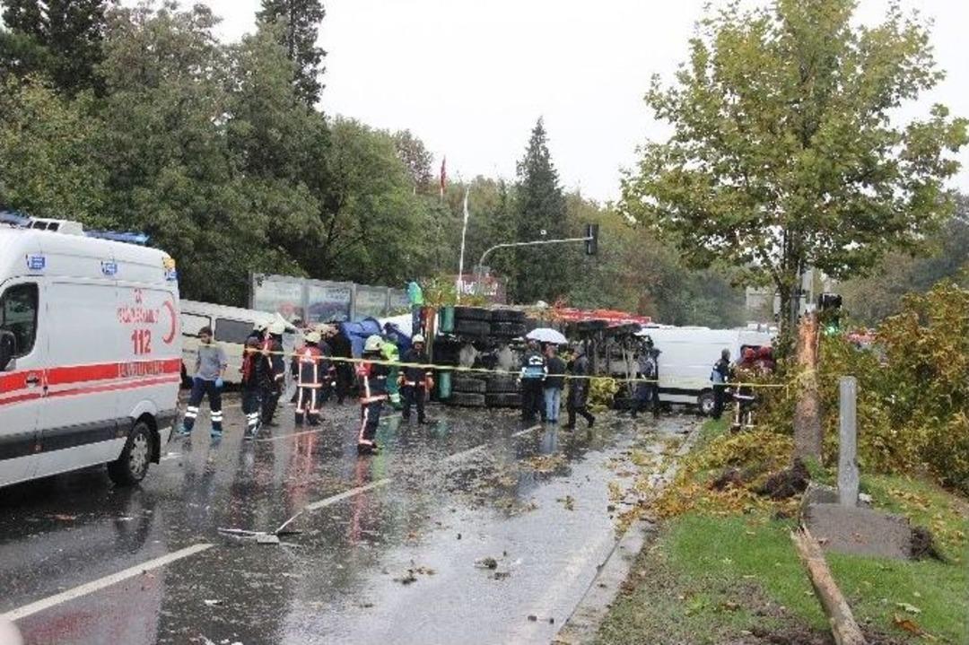 Kontrolden &Ccedil;ıkan Beton Mikseri 6 Aracı Bi&ccedil;ti: 1 &Ouml;l&uuml;, 7 Kişi Yaralı