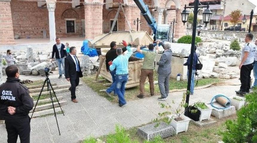 Zeytinlikte Bulunan Lahdin Bir Tonluk Kapağı Vin&ccedil;le A&ccedil;ıldı