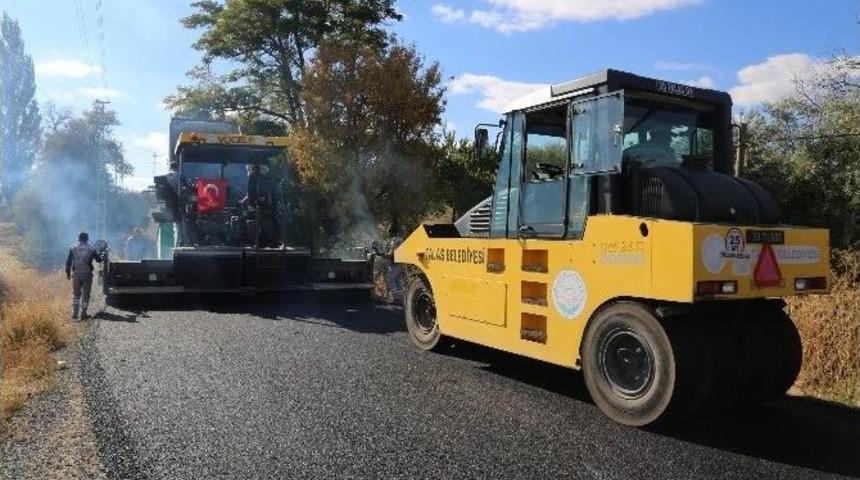 Mahallelerde Asfalt &Ccedil;alışmaları S&uuml;r&uuml;yor