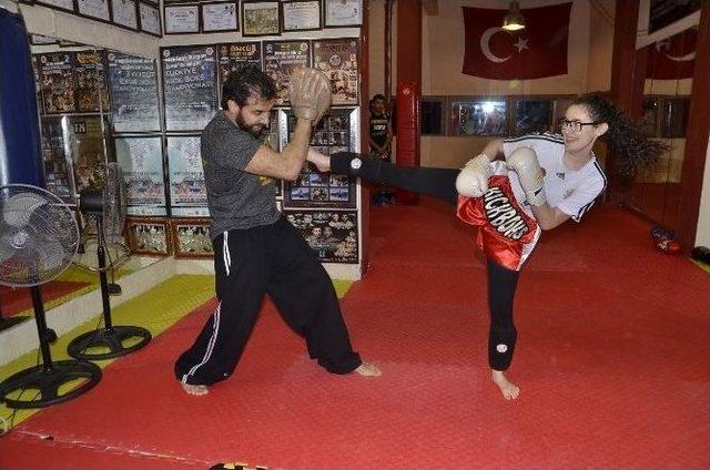 D&uuml;nya Şampiyonundan Belgesiz Salon A&ccedil;anlara Tepki 2