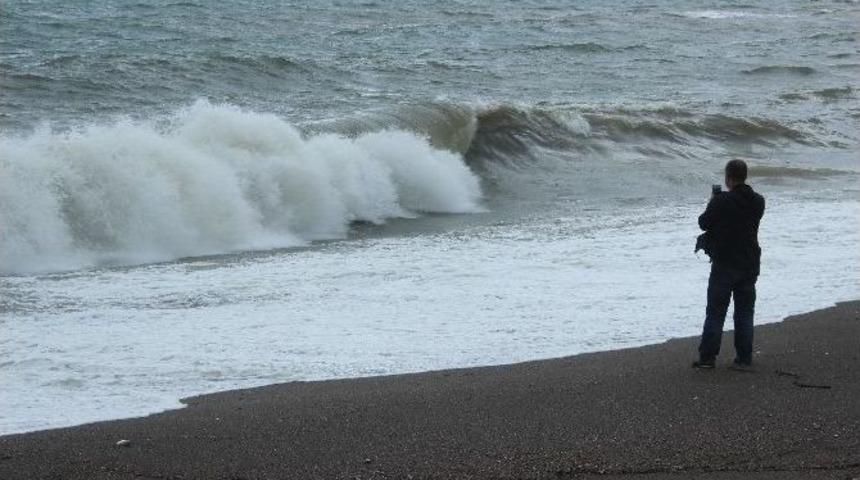 Ak&ccedil;akoca&rsquo;da Dalgalar Sahili D&ouml;vd&uuml;