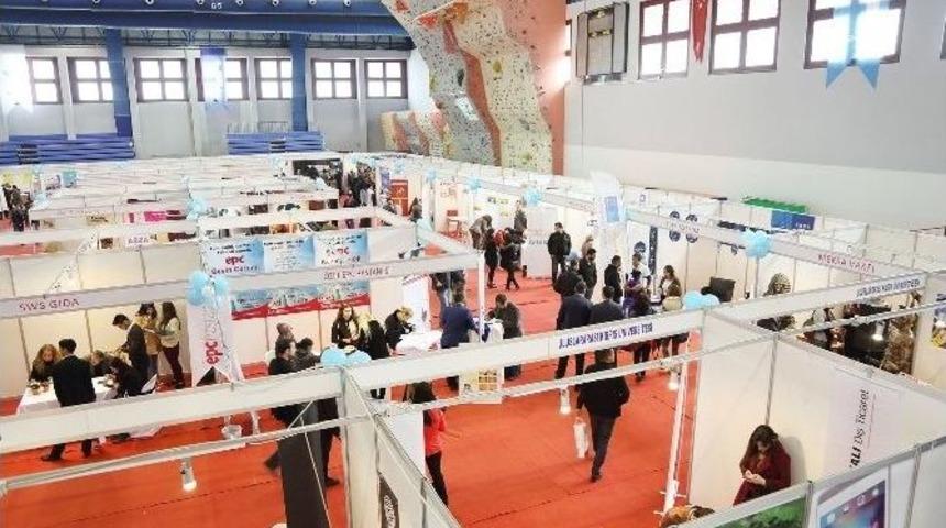 İş Arayanlar İş Verenlerle Buluşuyor