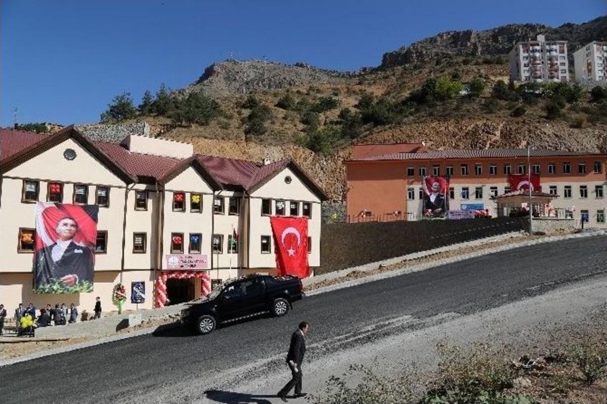 G&uuml;m&uuml;şhane&rsquo;de 2 Yeni Okul T&ouml;renle A&ccedil;ıldı