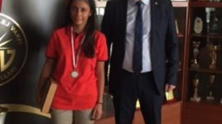 Yeni Nesil Adlı &Ouml;yk&uuml; Gkv&rsquo;li Elif&rsquo;e &Ouml;d&uuml;l Getirdi