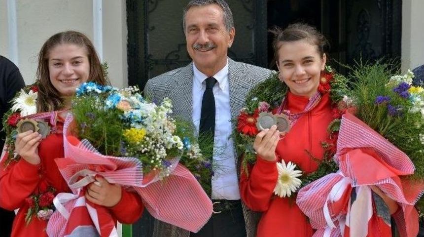 D&uuml;nya Şampiyonası&rsquo;nda 4 Madalya Gururu Tepebaşı&rsquo;nın