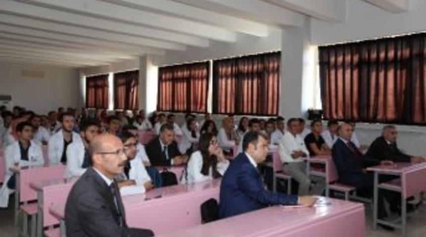 Rekt&ouml;r G&uuml;l &Ouml;ğrencilerle Buluşmaya Devam Ediyor
