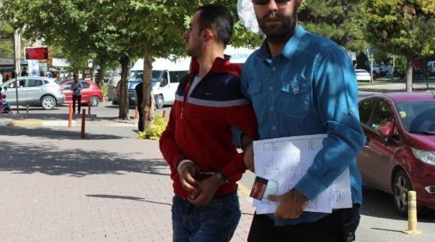 Hırsızlık Zanlıları Su&ccedil;&uuml;st&uuml; Yakalandı