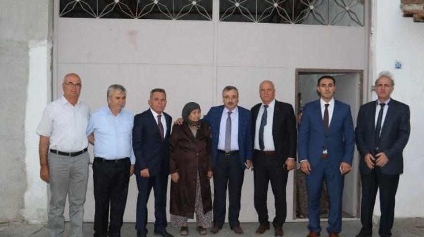 B&uuml;y&uuml;kşehir Evi Yanan Aileyi Yalnız Bırakmadı