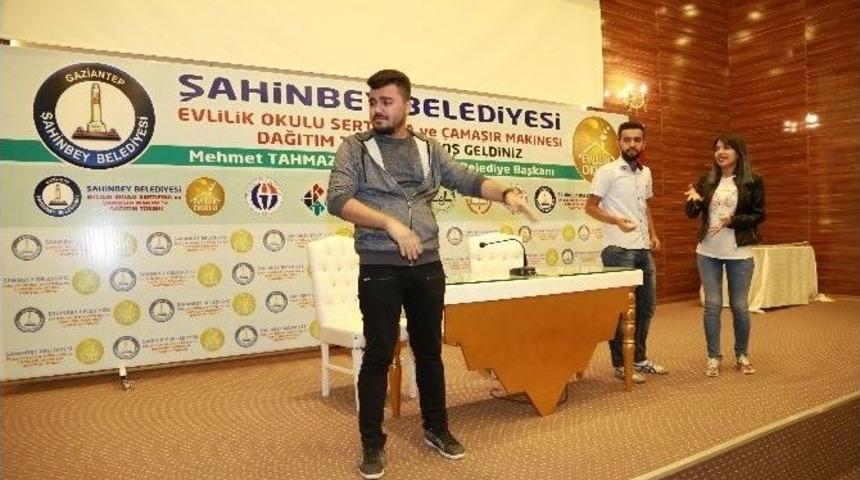 Evlilik Okulundan 76 &Ccedil;ift Sertifikalarını Aldı