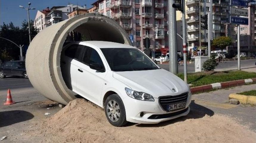 Kanalizasyon Borusunun İçinden Otomobil Geçirdiler
